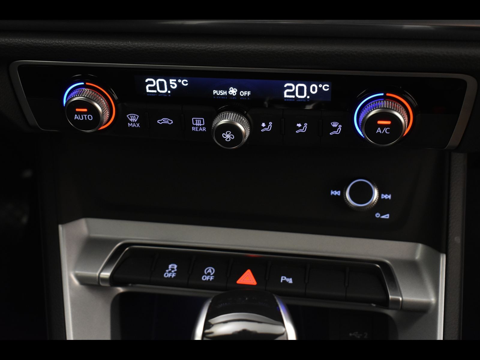 8 - Audi Q3 40 2.0 tdi 200cv business advanced quattro s tronic