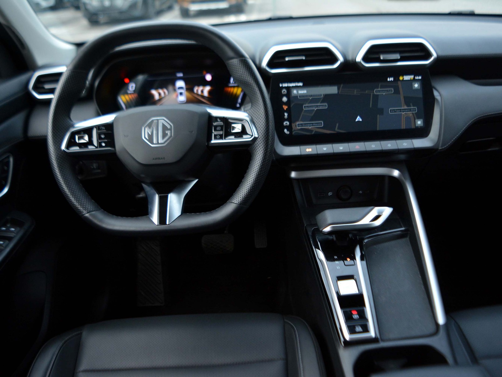 9 - Mg ZS 1.5 hybrid+ luxury auto