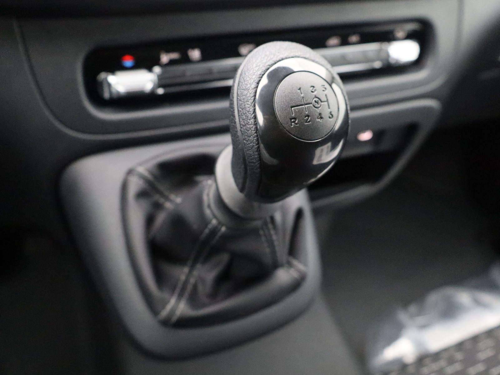 11 - Mercedes Vans Vito furgone 114 cdi long pro