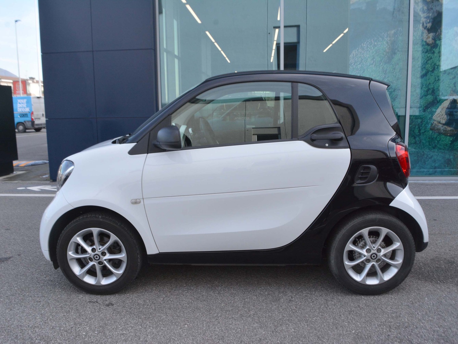 24 - Smart Fortwo coupe 1.0 71cv youngster twinamic my18