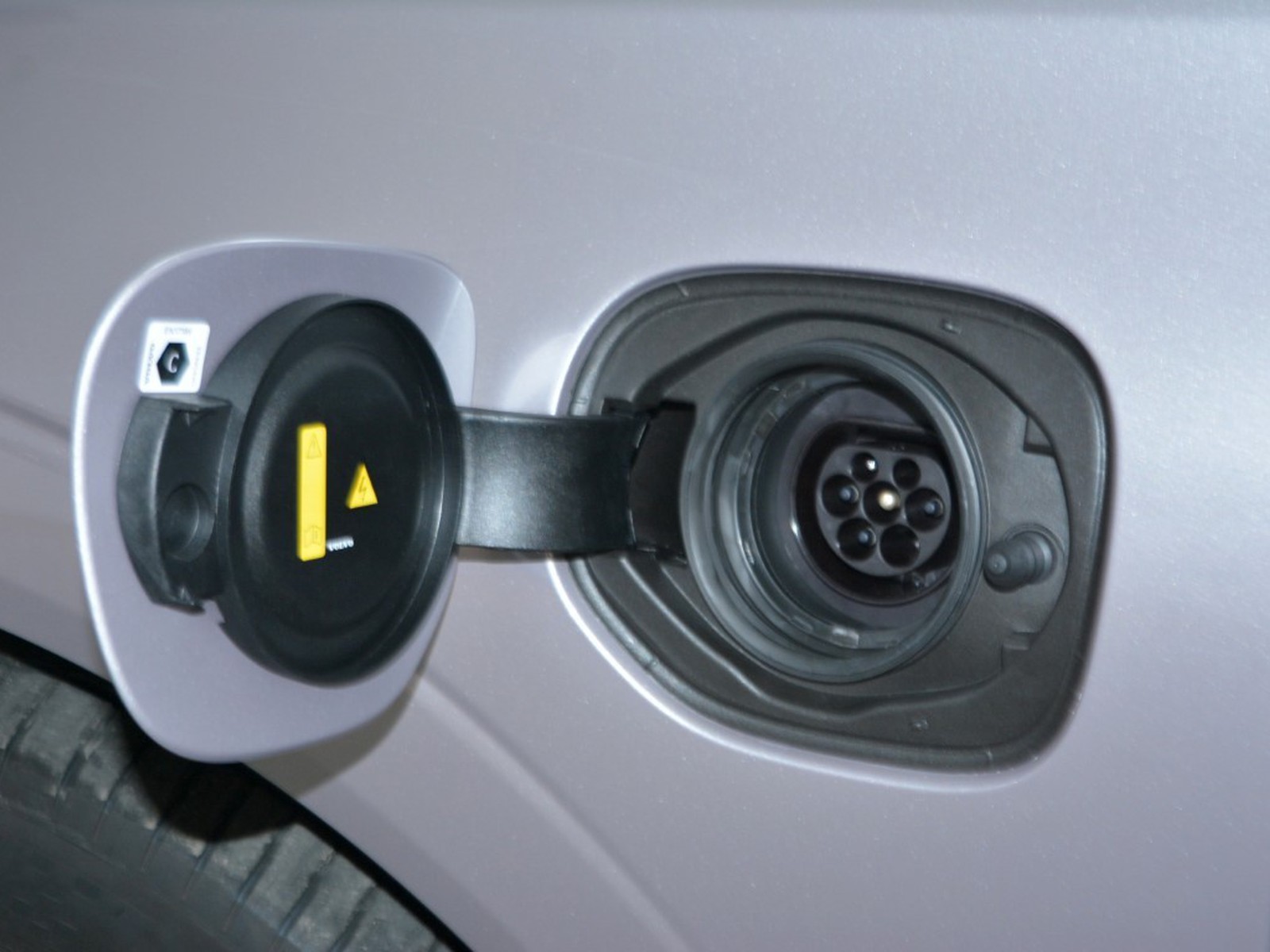 14 - Volvo XC60 2.0 t6 plug-in hybrid core awd automatico