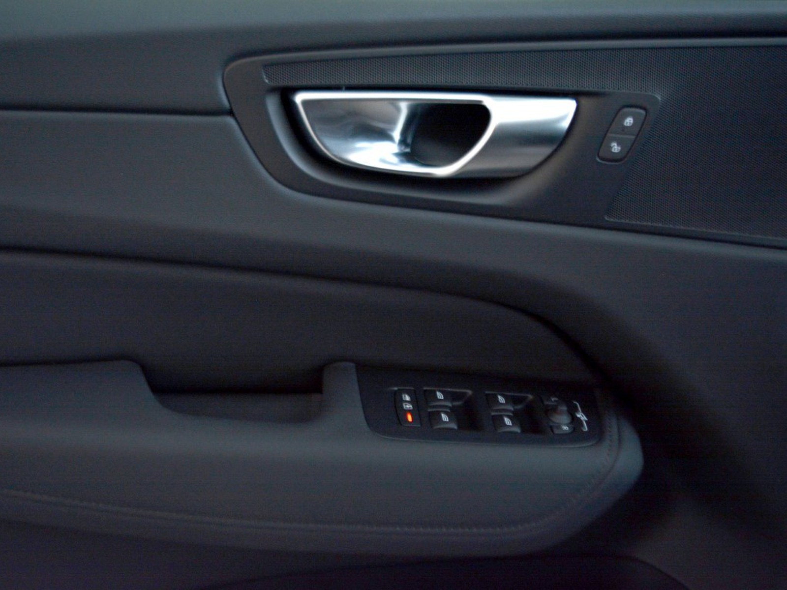 15 - Volvo XC60 2.0 t6 plug-in hybrid core awd automatico