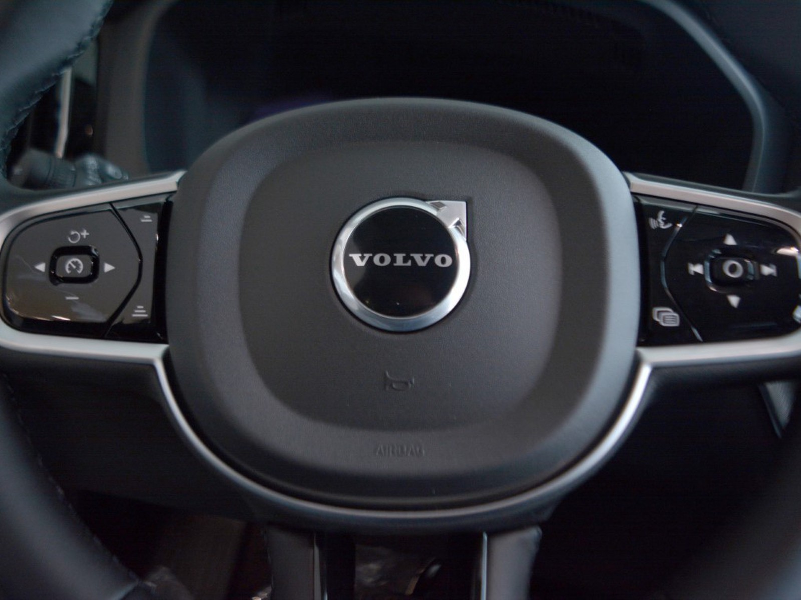 18 - Volvo XC60 2.0 t6 plug-in hybrid core awd automatico