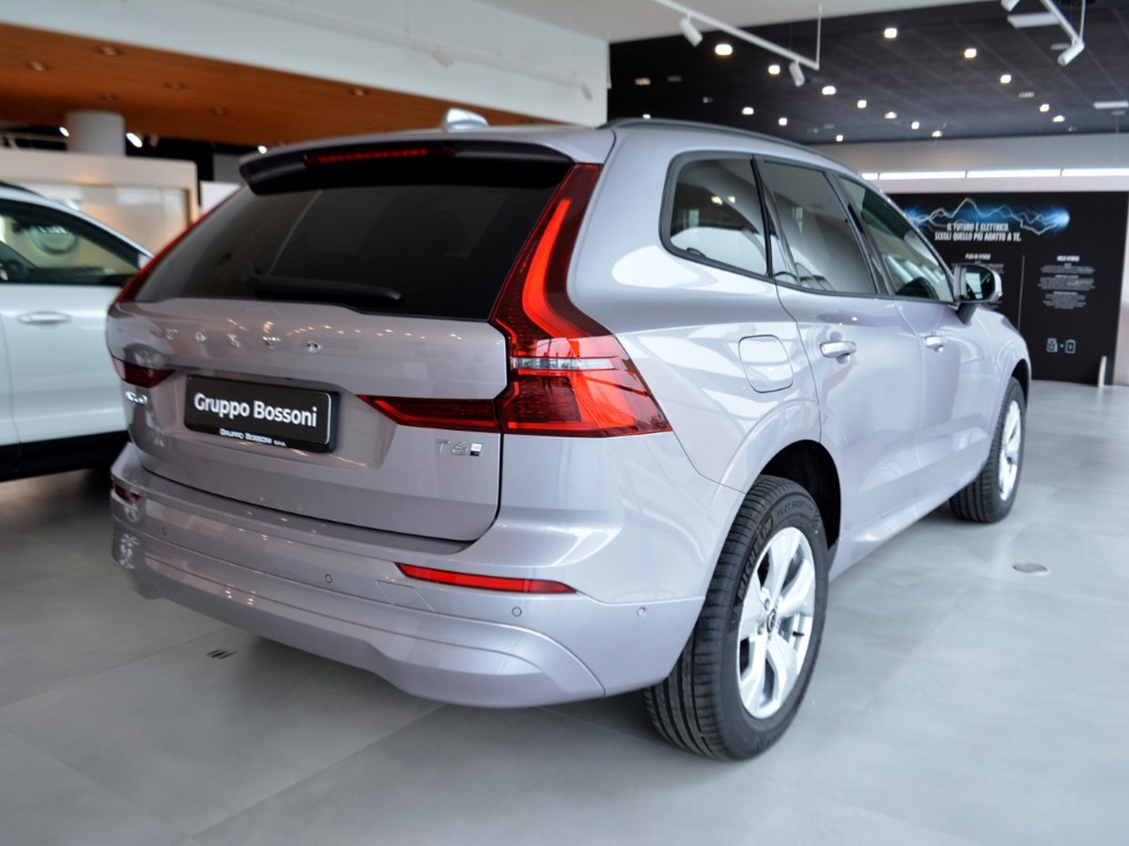 3 - Volvo XC60 2.0 t6 plug-in hybrid core awd automatico