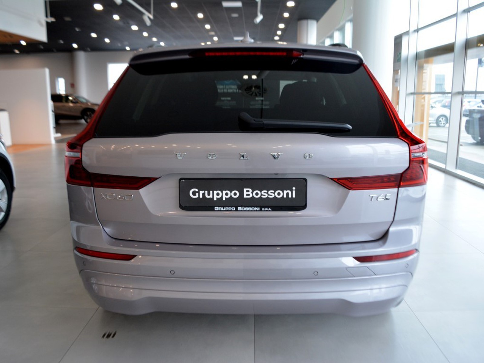 4 - Volvo XC60 2.0 t6 plug-in hybrid core awd automatico