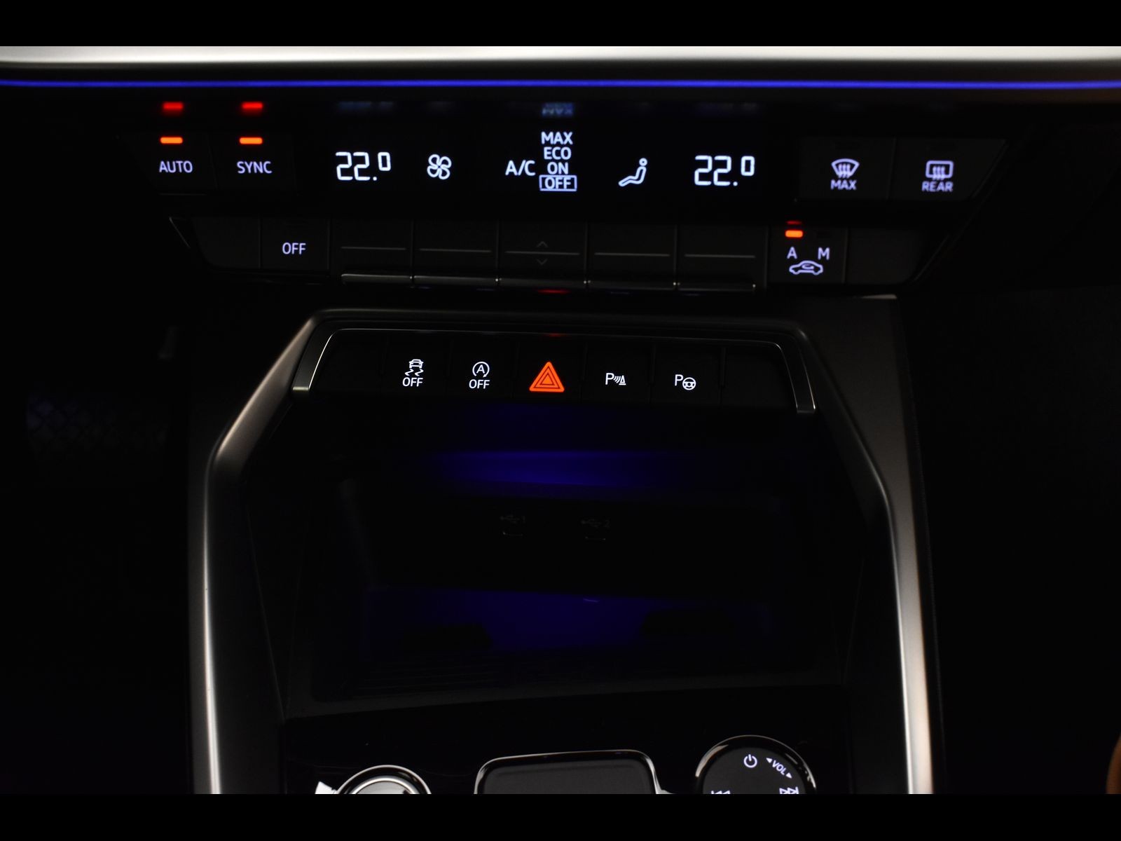 8 - Audi A3 sportback 35 2.0 tdi business s tronic