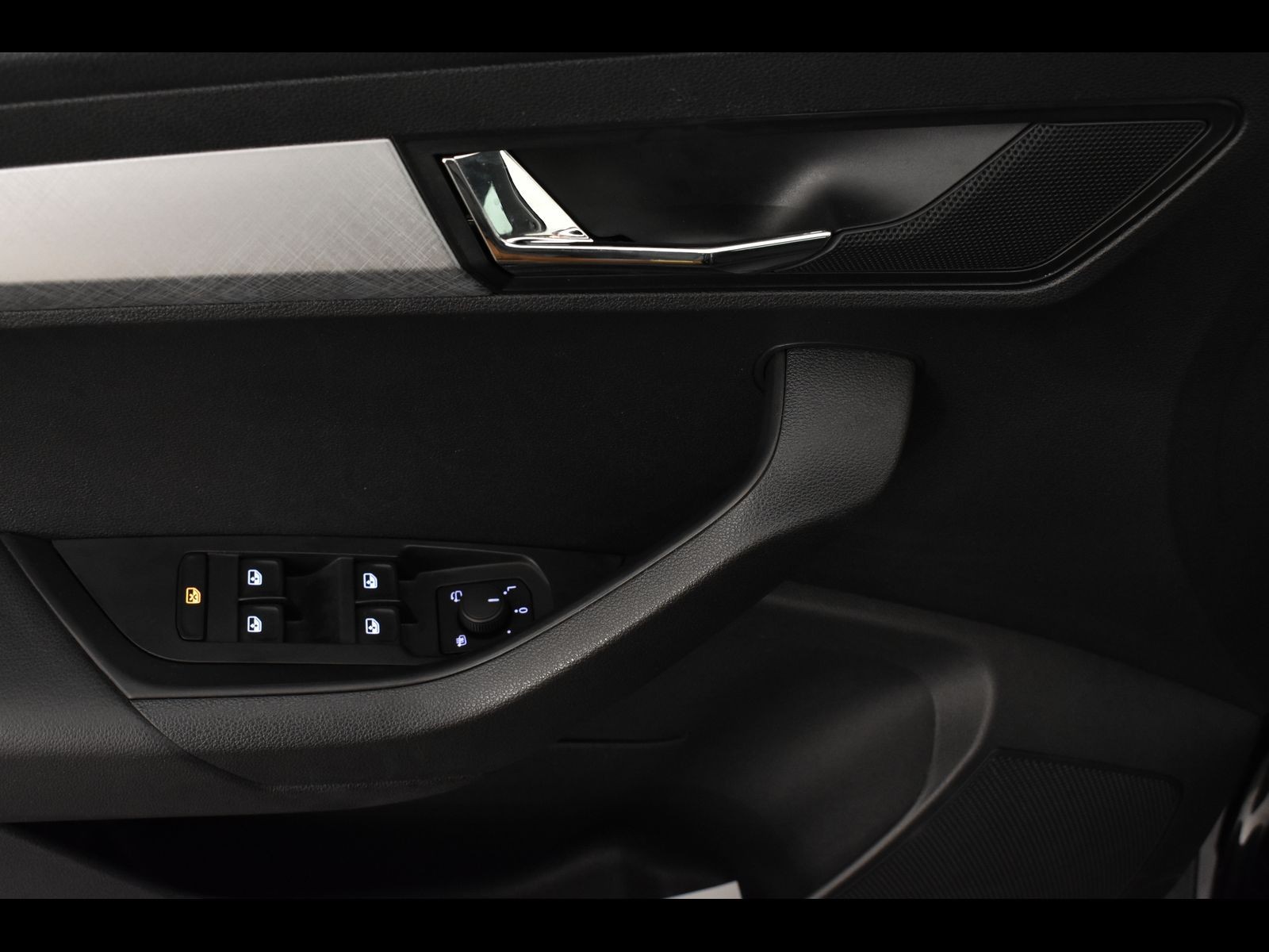 16 - Skoda Karoq 2.0 tdi evo scr 115cv executive dsg