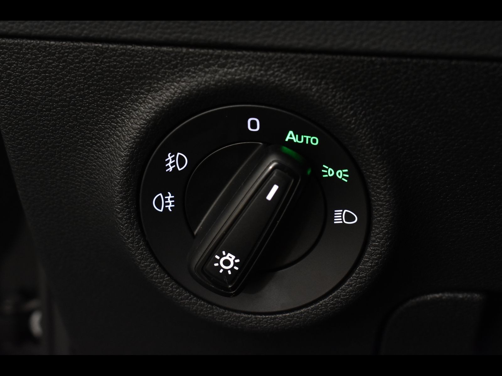 17 - Skoda Karoq 2.0 tdi evo scr 115cv executive dsg