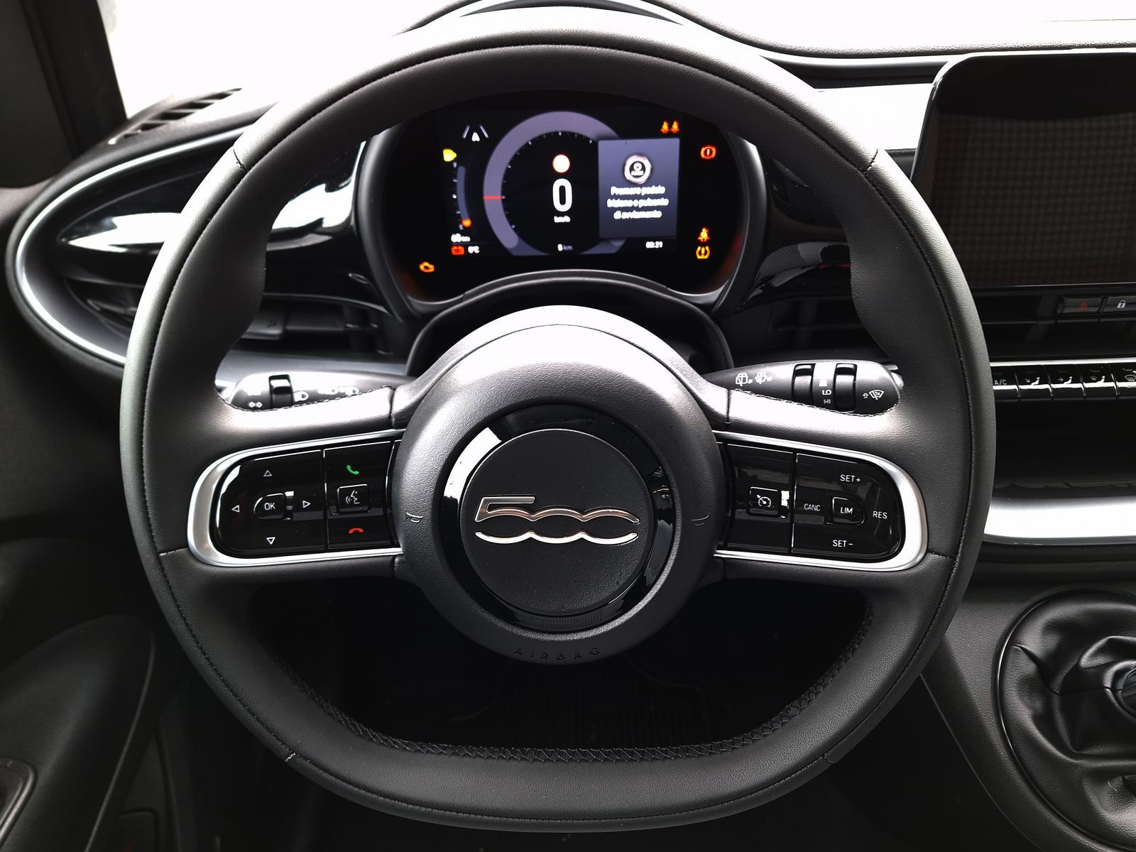 8 - Fiat 500 1.0 hybrid torino