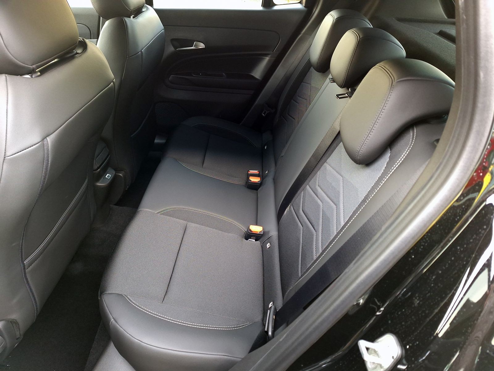 12 - Jeep Avenger 1.2 turbo 100cv summit fwd