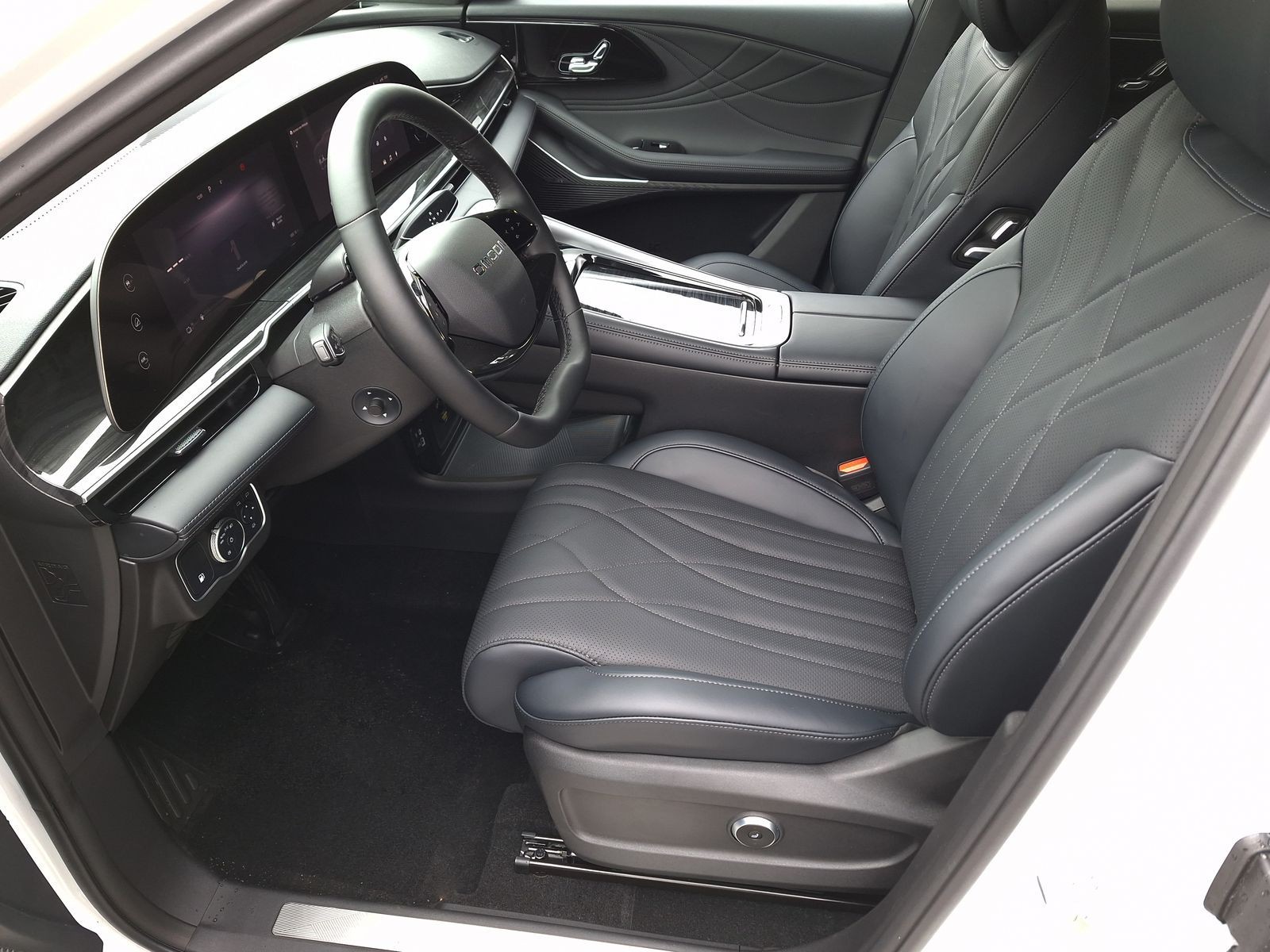 11 - Omoda 9 PHEV 1.5TGDI - Trazione AWD DHT3 Premium (AWD) - Interni Nero