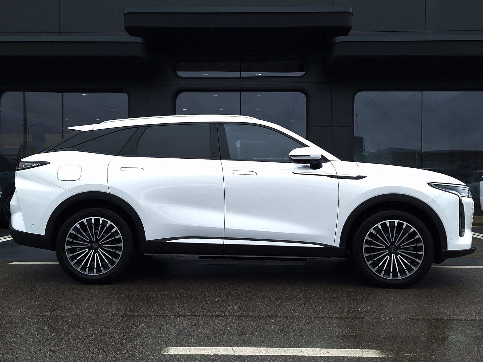 4 - Omoda 9 PHEV 1.5TGDI - Trazione AWD DHT3 Premium (AWD) - Interni Nero