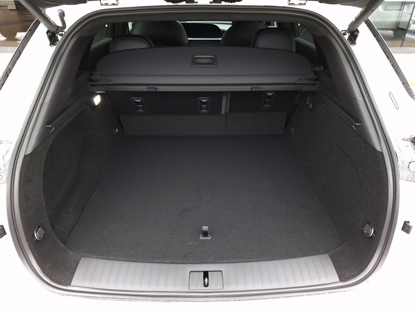 6 - Omoda 9 PHEV 1.5TGDI - Trazione AWD DHT3 Premium (AWD) - Interni Nero