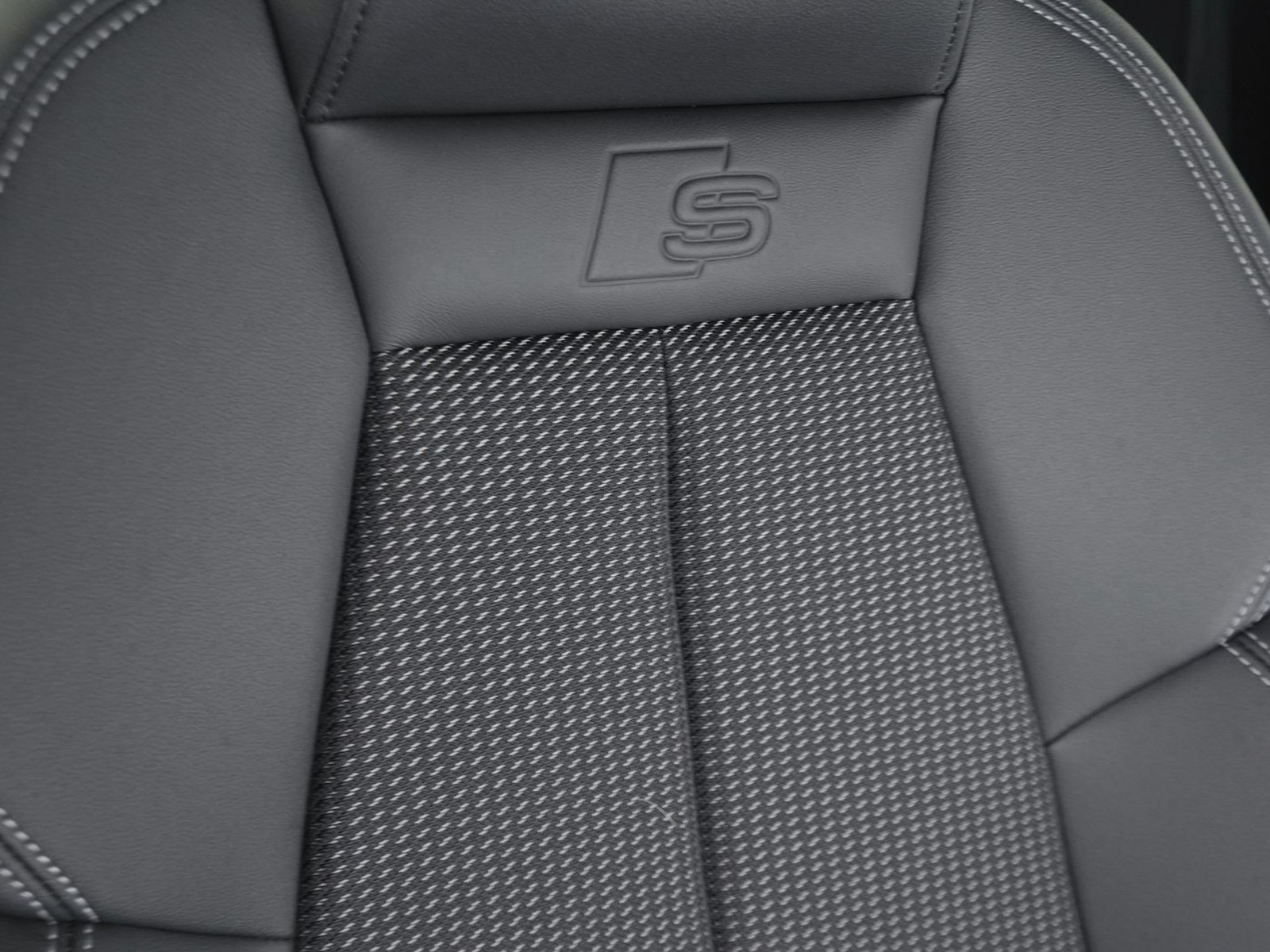 20 - Audi A3 sportback 2.0 tdi 150cv s line edition s tronic