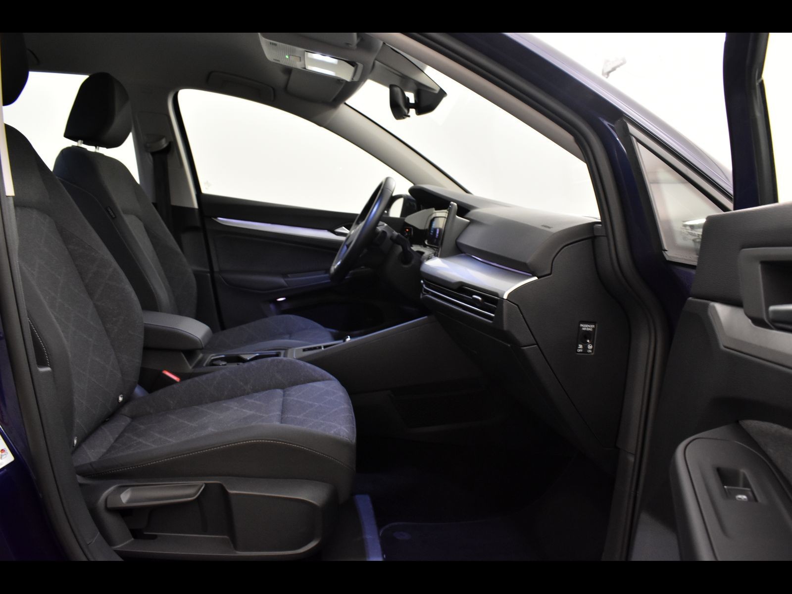 8 - Volkswagen Golf 1.0 etsi evo 110cv life dsg