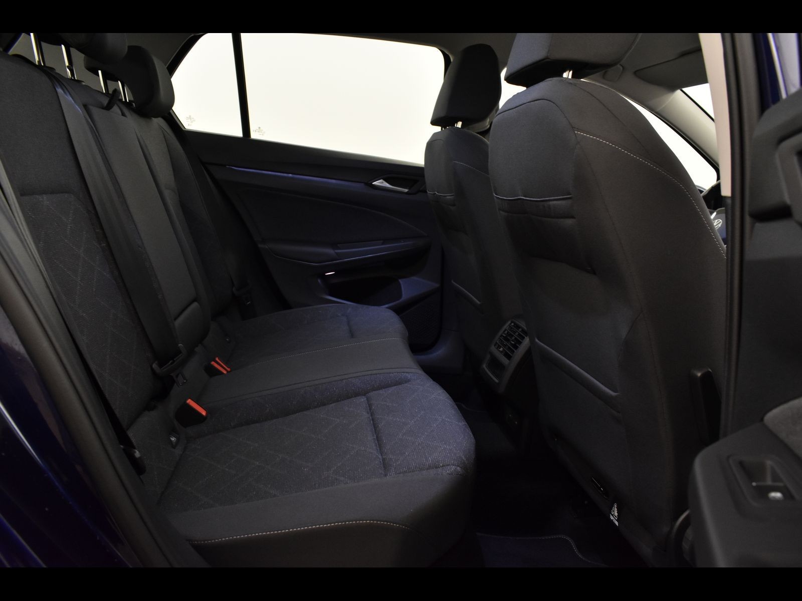 9 - Volkswagen Golf 1.0 etsi evo 110cv life dsg