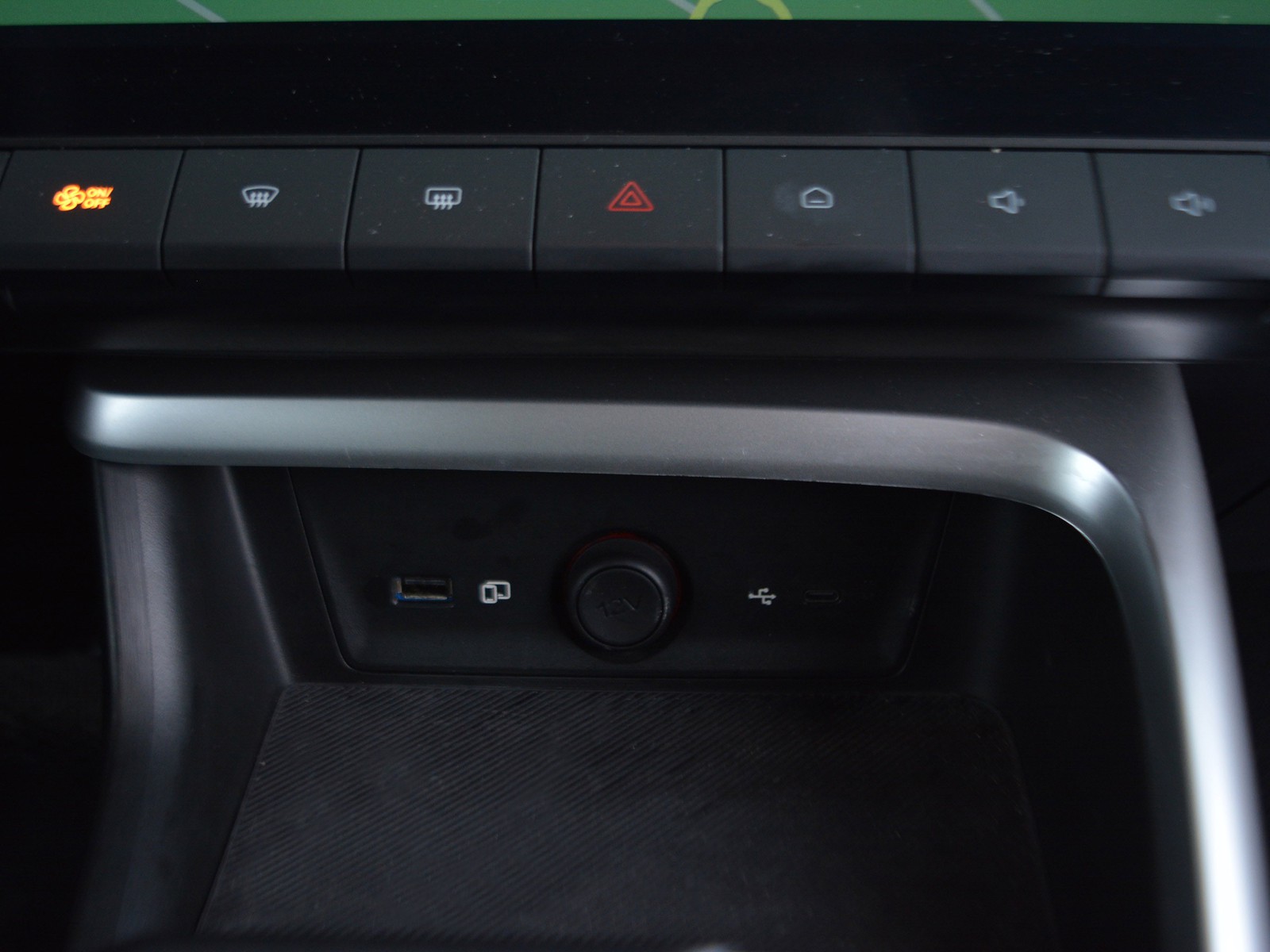 11 - Mg ZS 1.5 hybrid+ luxury auto