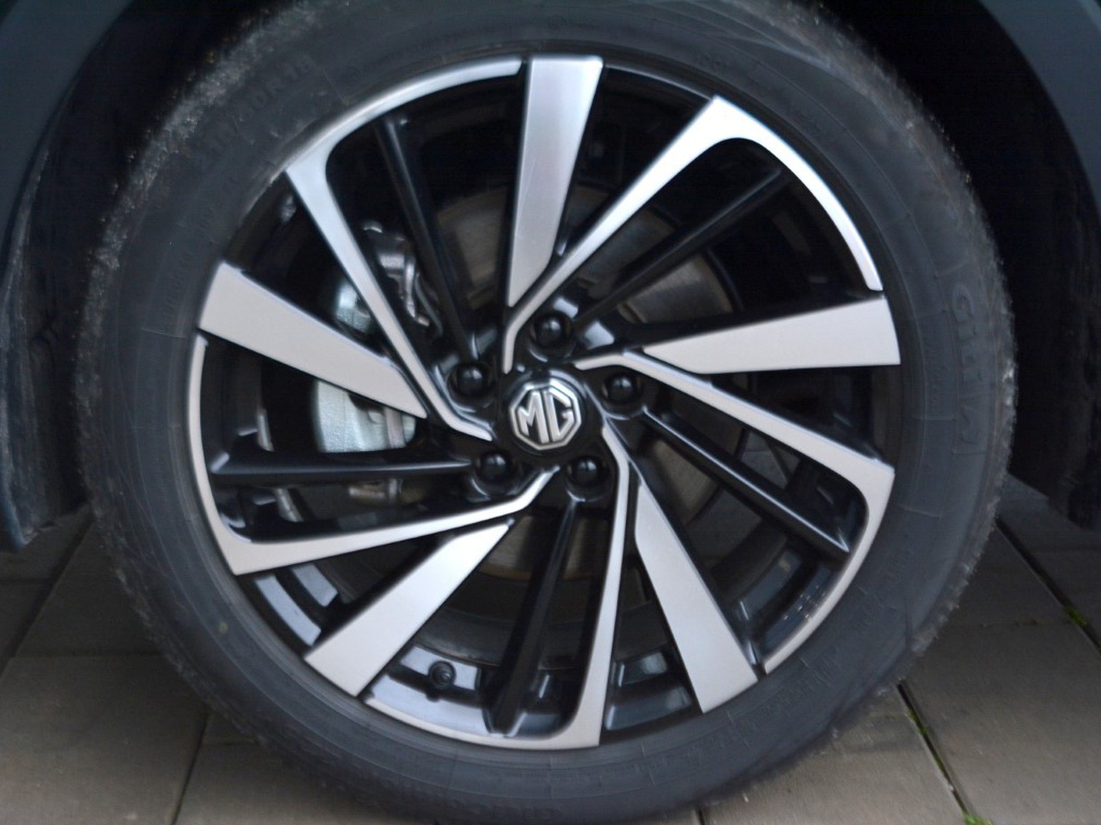 15 - Mg ZS 1.5 hybrid+ luxury auto