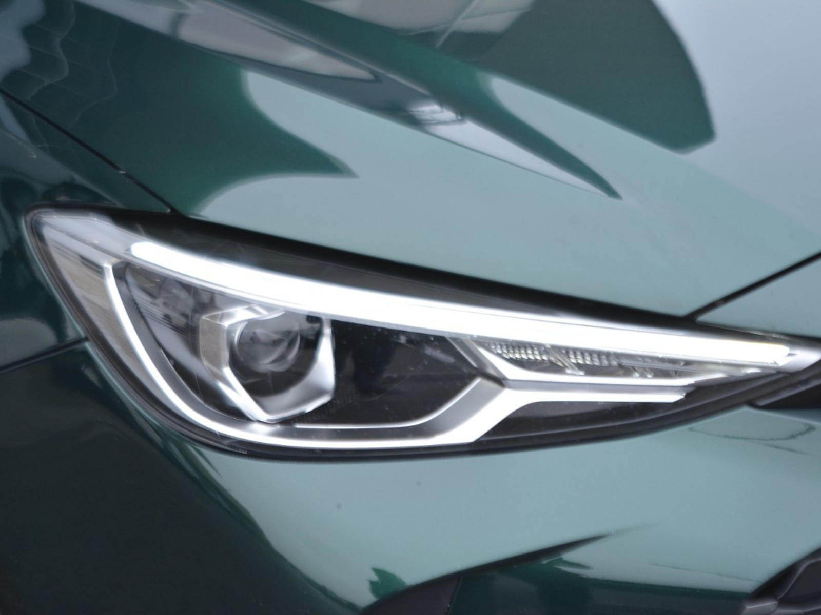 21 - Mg ZS 1.5 hybrid+ luxury auto