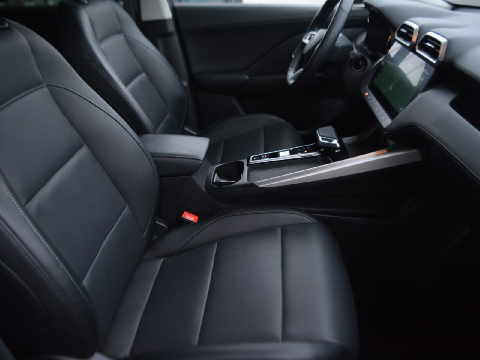 5 - Mg ZS 1.5 hybrid+ luxury auto