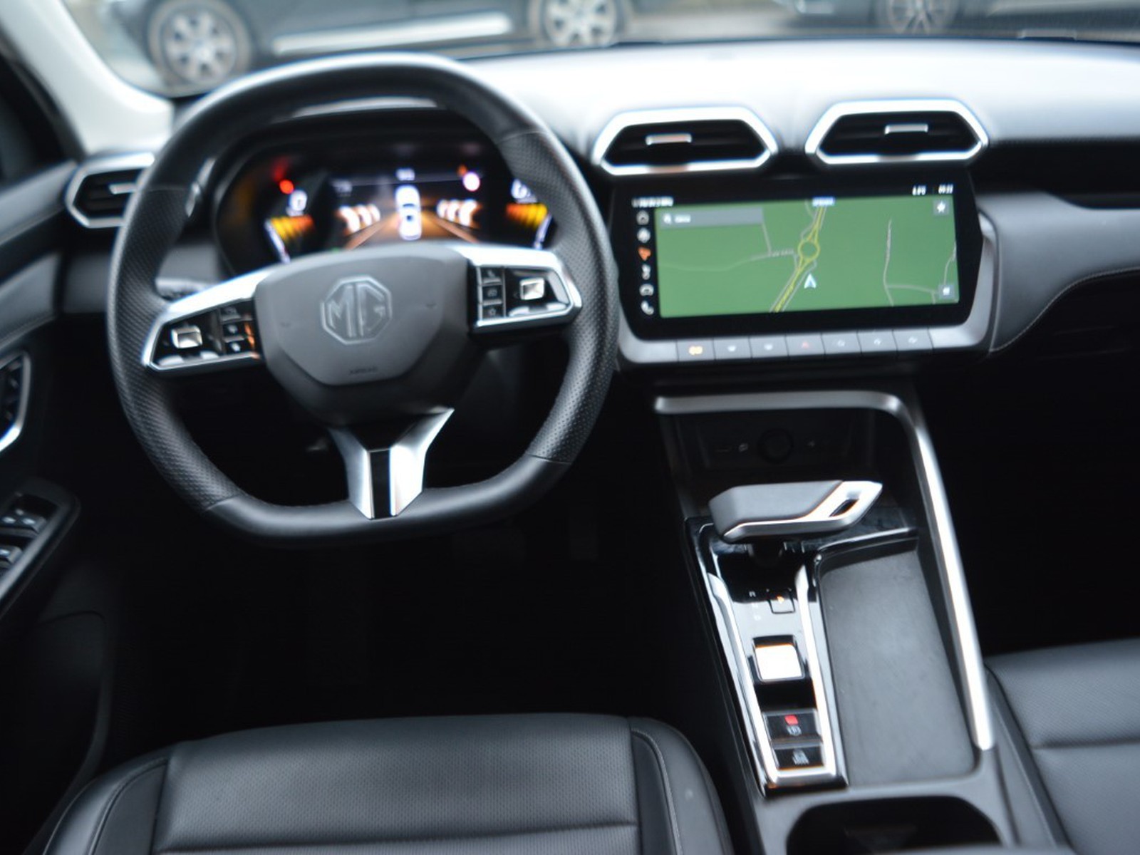 9 - Mg ZS 1.5 hybrid+ luxury auto