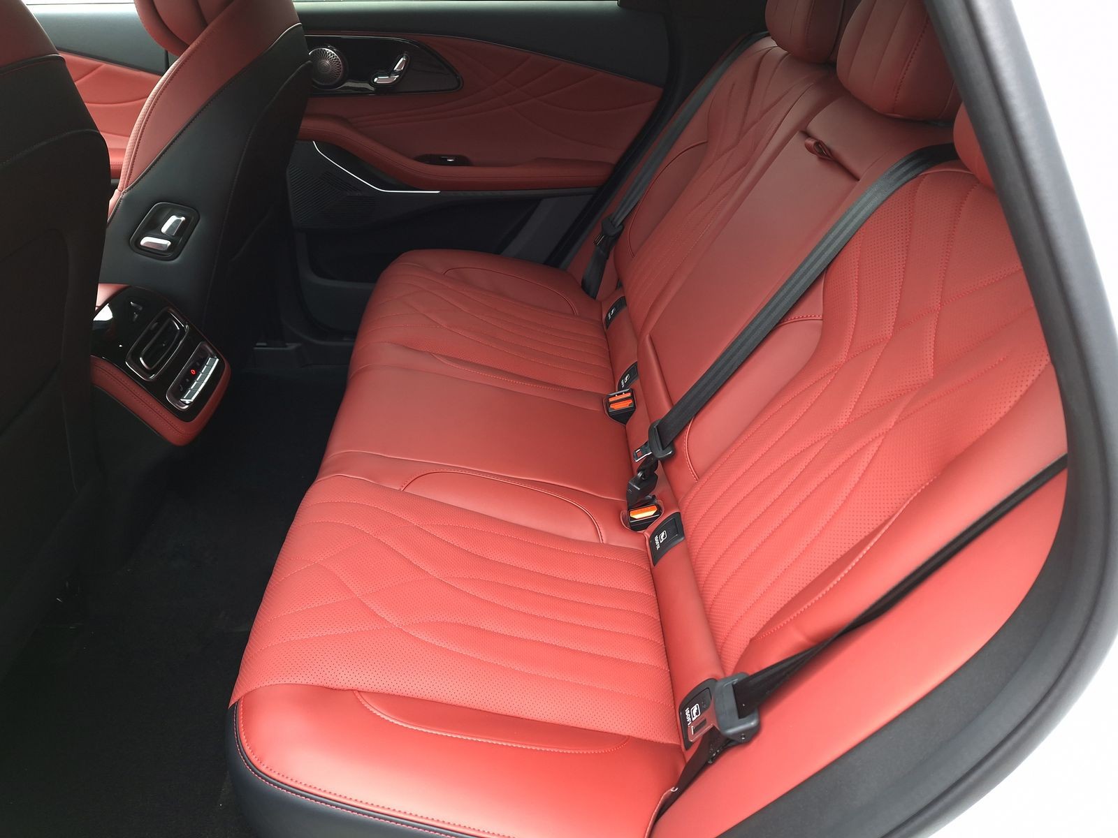 12 - Omoda 9 PHEV 1.5TGDI - Trazione AWD DHT3 Premium (AWD) - Interni Rosso