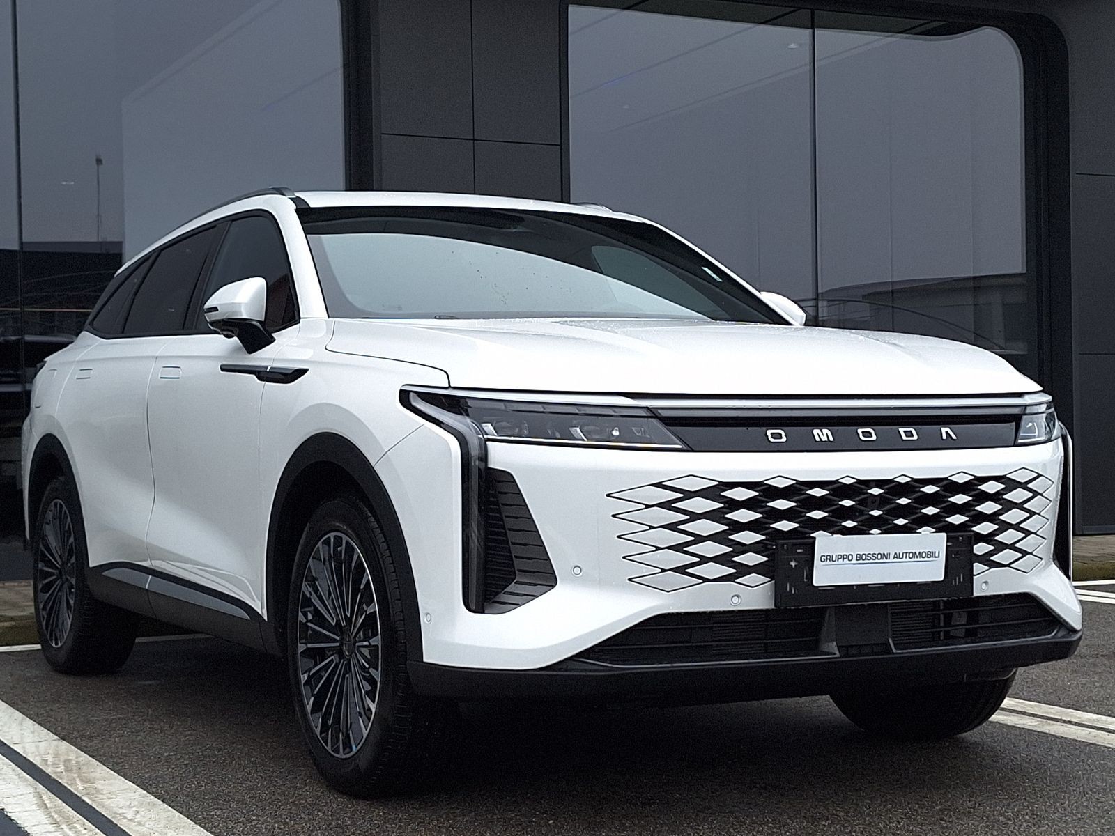 3 - Omoda 9 PHEV 1.5TGDI - Trazione AWD DHT3 Premium (AWD) - Interni Rosso