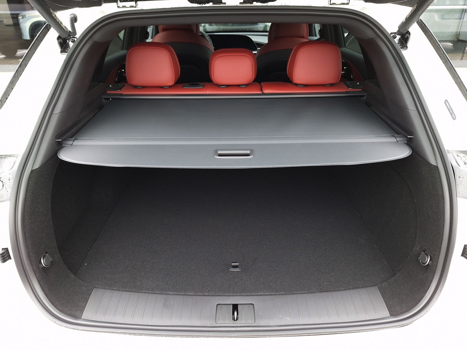 6 - Omoda 9 PHEV 1.5TGDI - Trazione AWD DHT3 Premium (AWD) - Interni Rosso