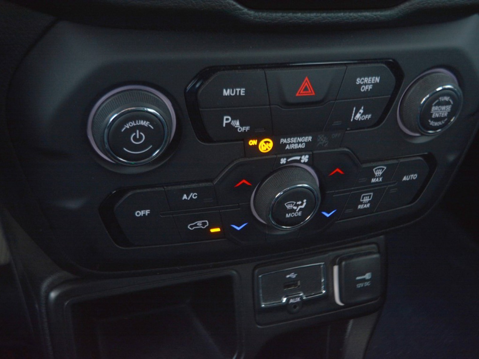 12 - Jeep Renegade 1.5 turbo t4 mhev 130cv limited 2wd