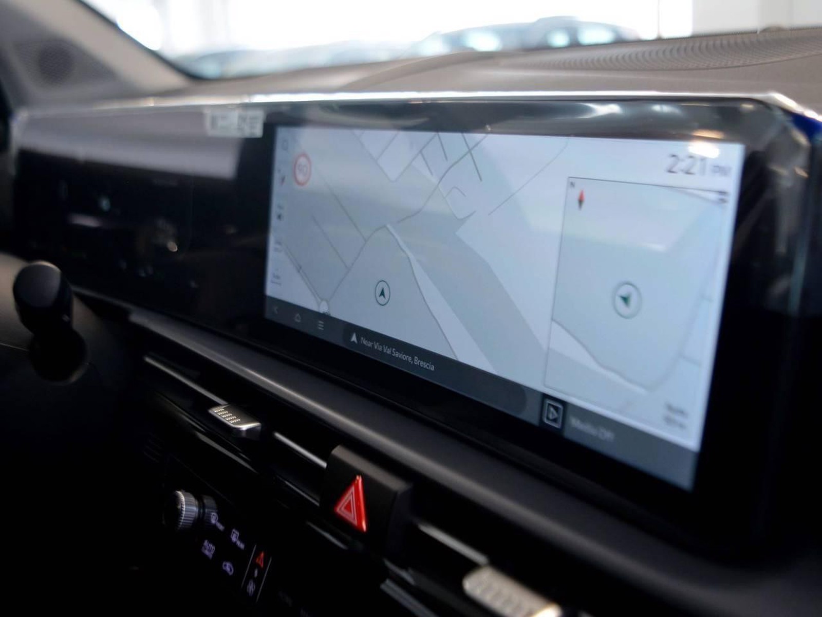 10 - Kia Sportage 1.6 t-gdi hev style 2wd at6