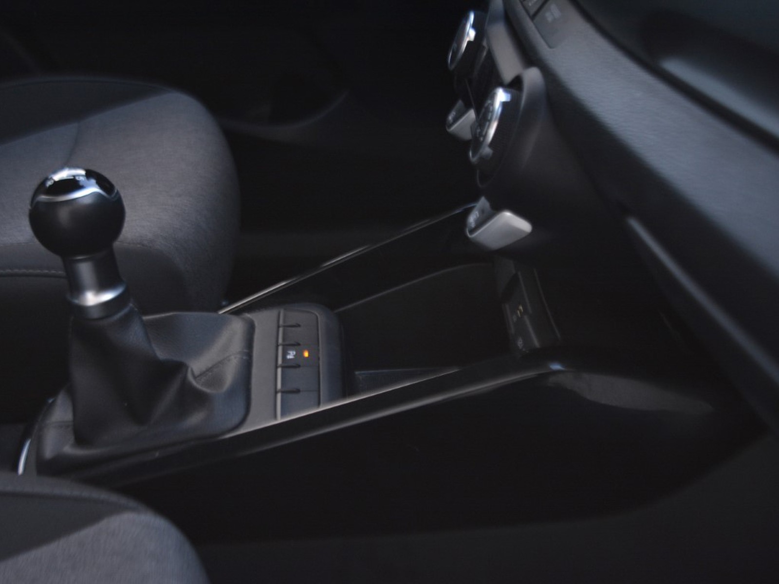 12 - Kia Stonic 1.2 mpi 79cv style