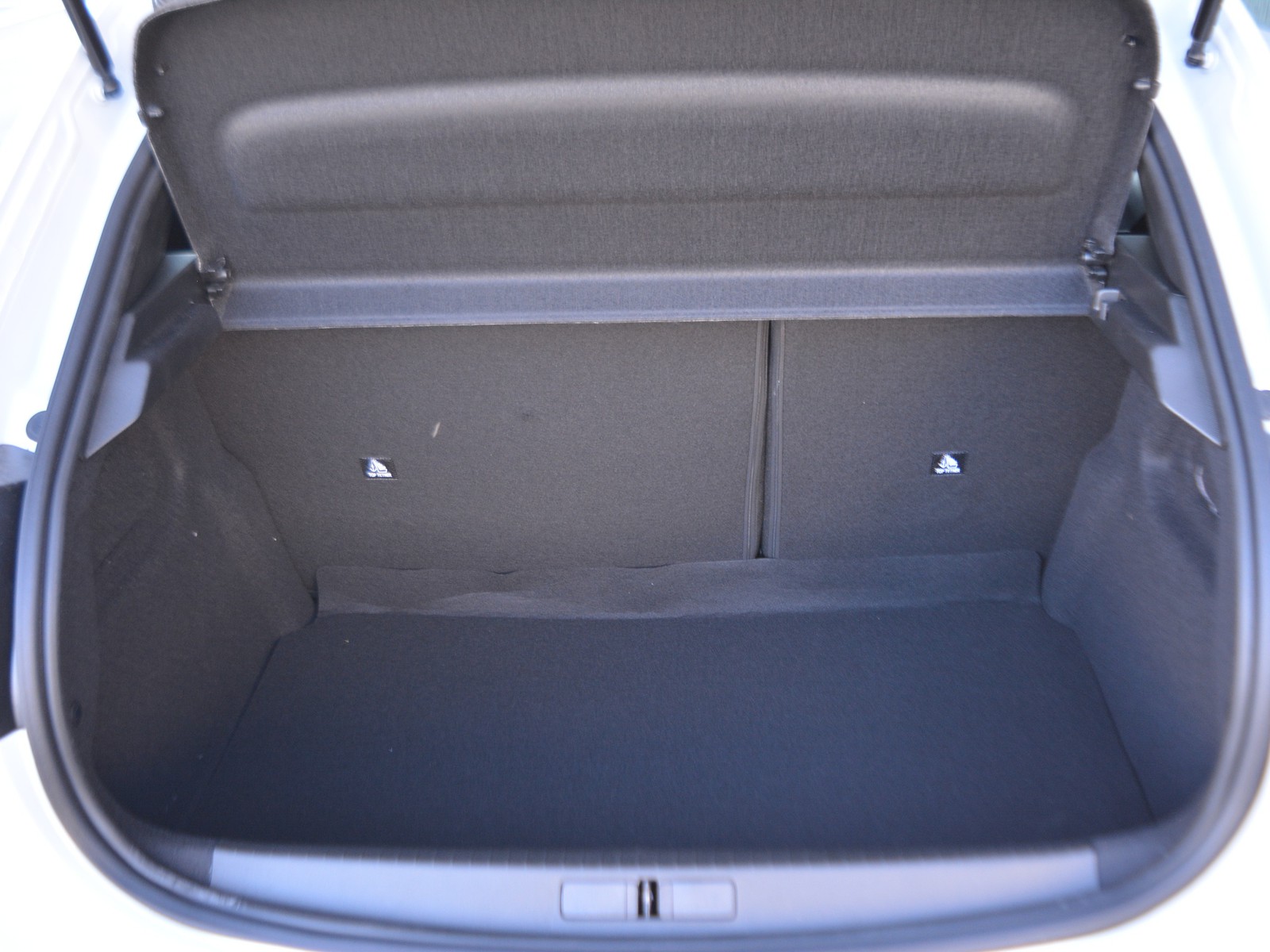 14 - Peugeot 208 1.2 puretech 100cv business s&s