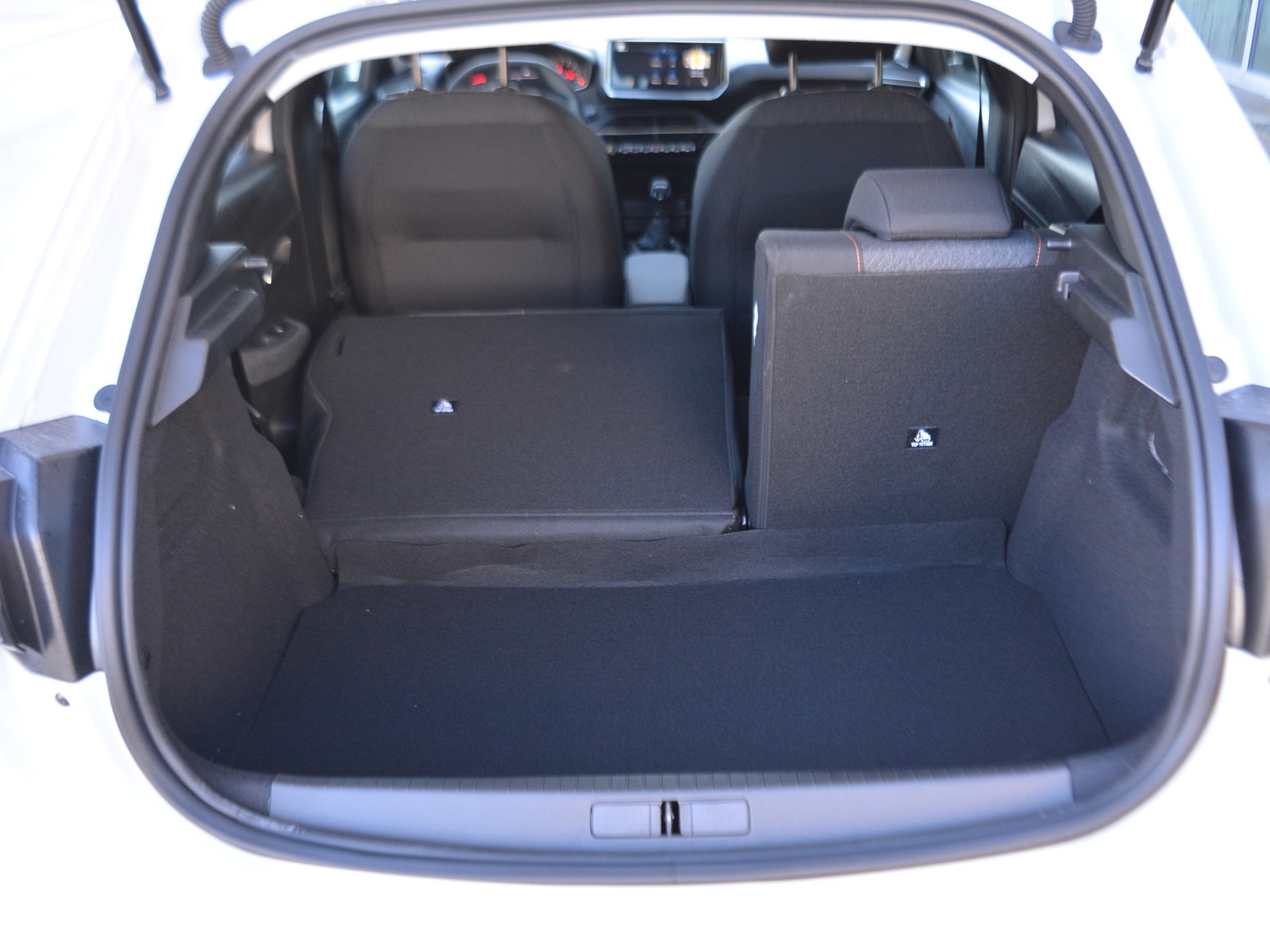 15 - Peugeot 208 1.2 puretech 100cv business s&s