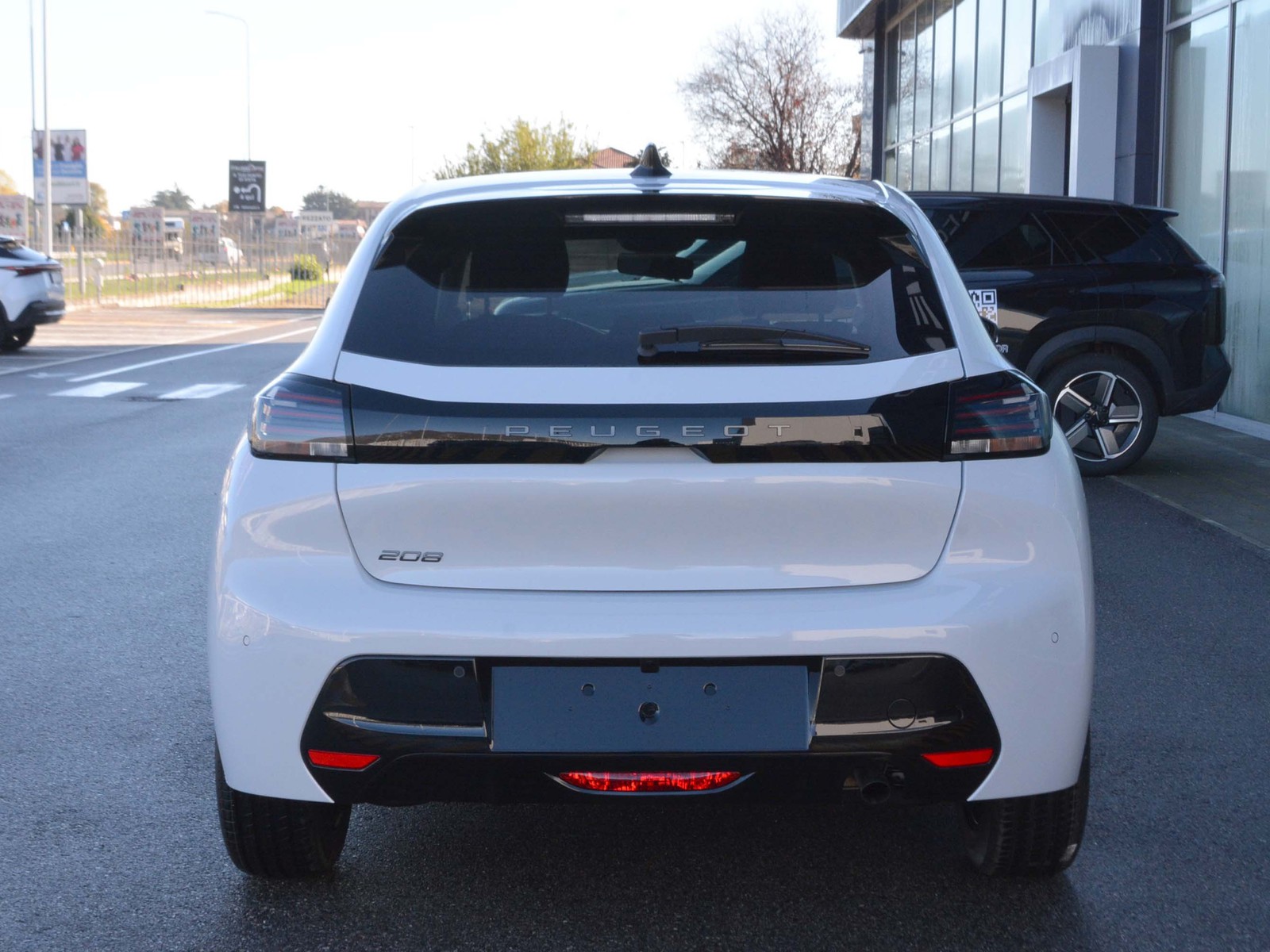 4 - Peugeot 208 1.2 puretech 100cv business s&s