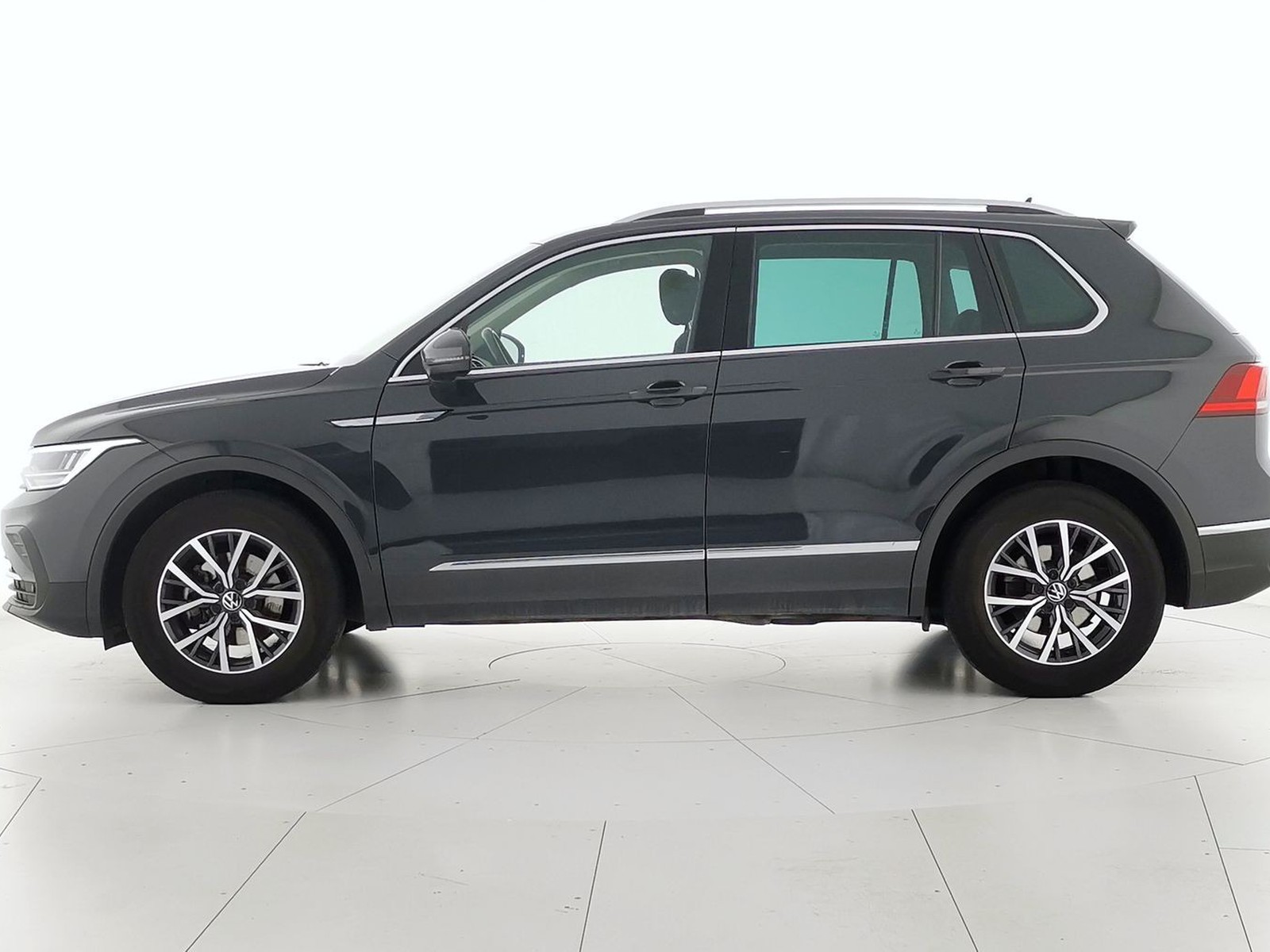 3 - Volkswagen Tiguan 1.5 tsi act 150cv life dsg