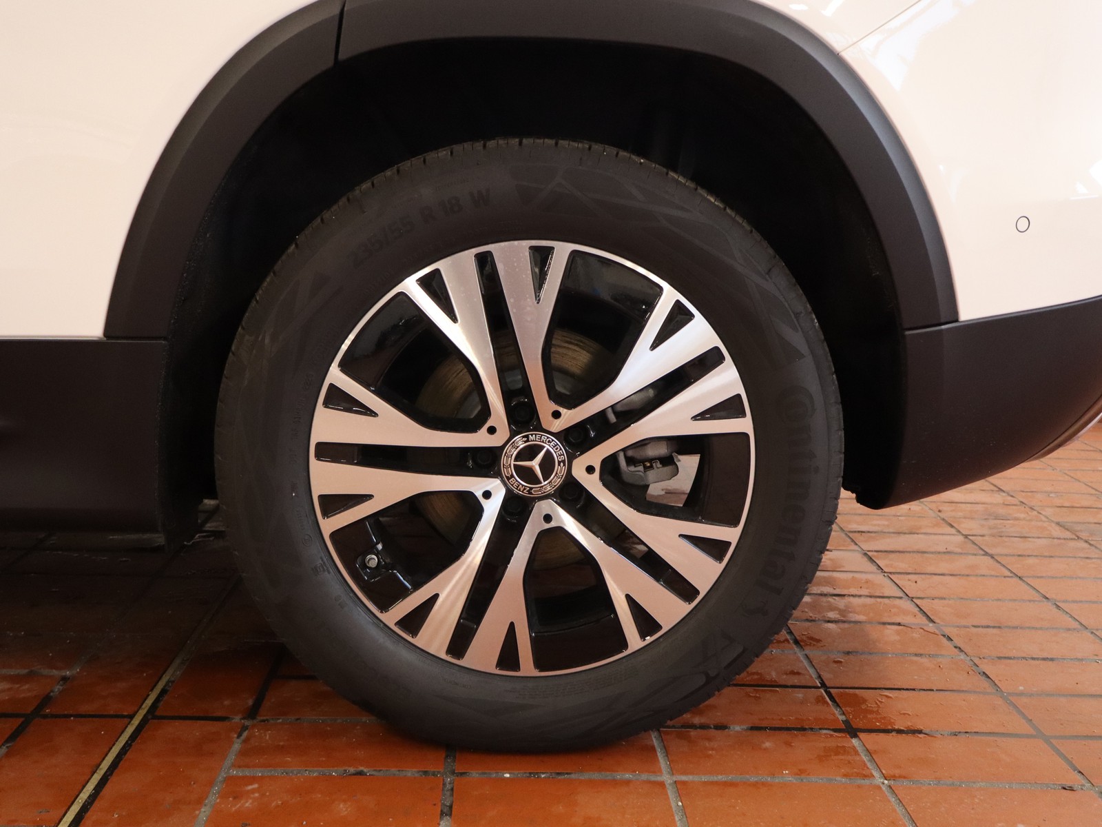 4 - Mercedes GLB 200 d progressive advanced plus 8g-dct