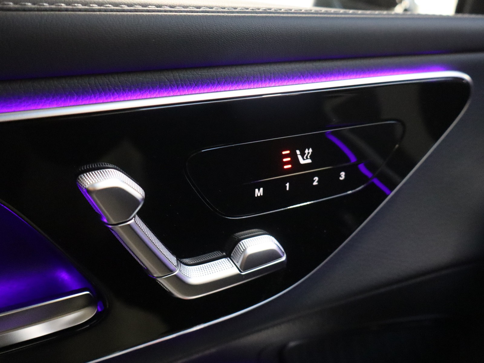 14 - Mercedes GLC coupe 300 e plug-in-hybrid amg line premium tech 4matic 9g-tronic