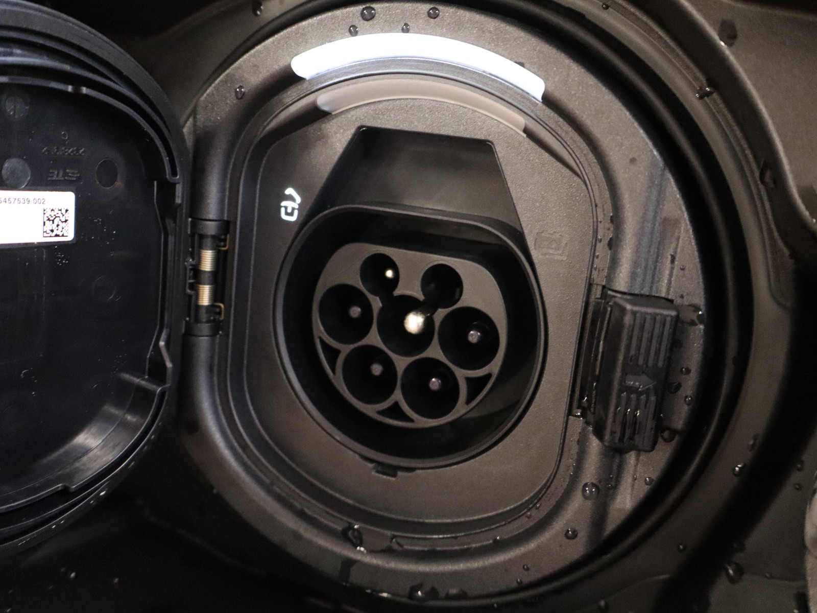 17 - Mercedes GLC coupe 300 e plug-in-hybrid amg line premium tech 4matic 9g-tronic