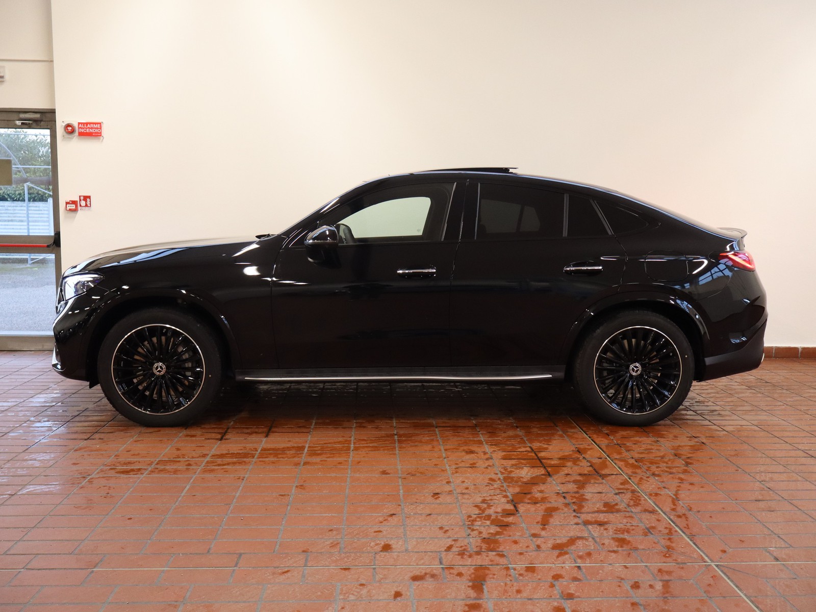 3 - Mercedes GLC coupe 300 e plug-in-hybrid amg line premium tech 4matic 9g-tronic