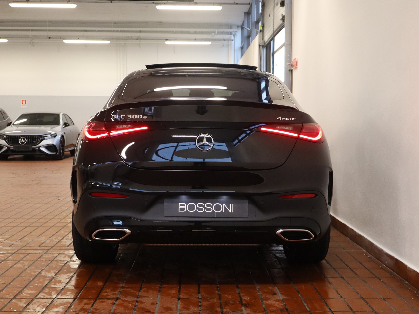 6 - Mercedes GLC coupe 300 e plug-in-hybrid amg line premium tech 4matic 9g-tronic