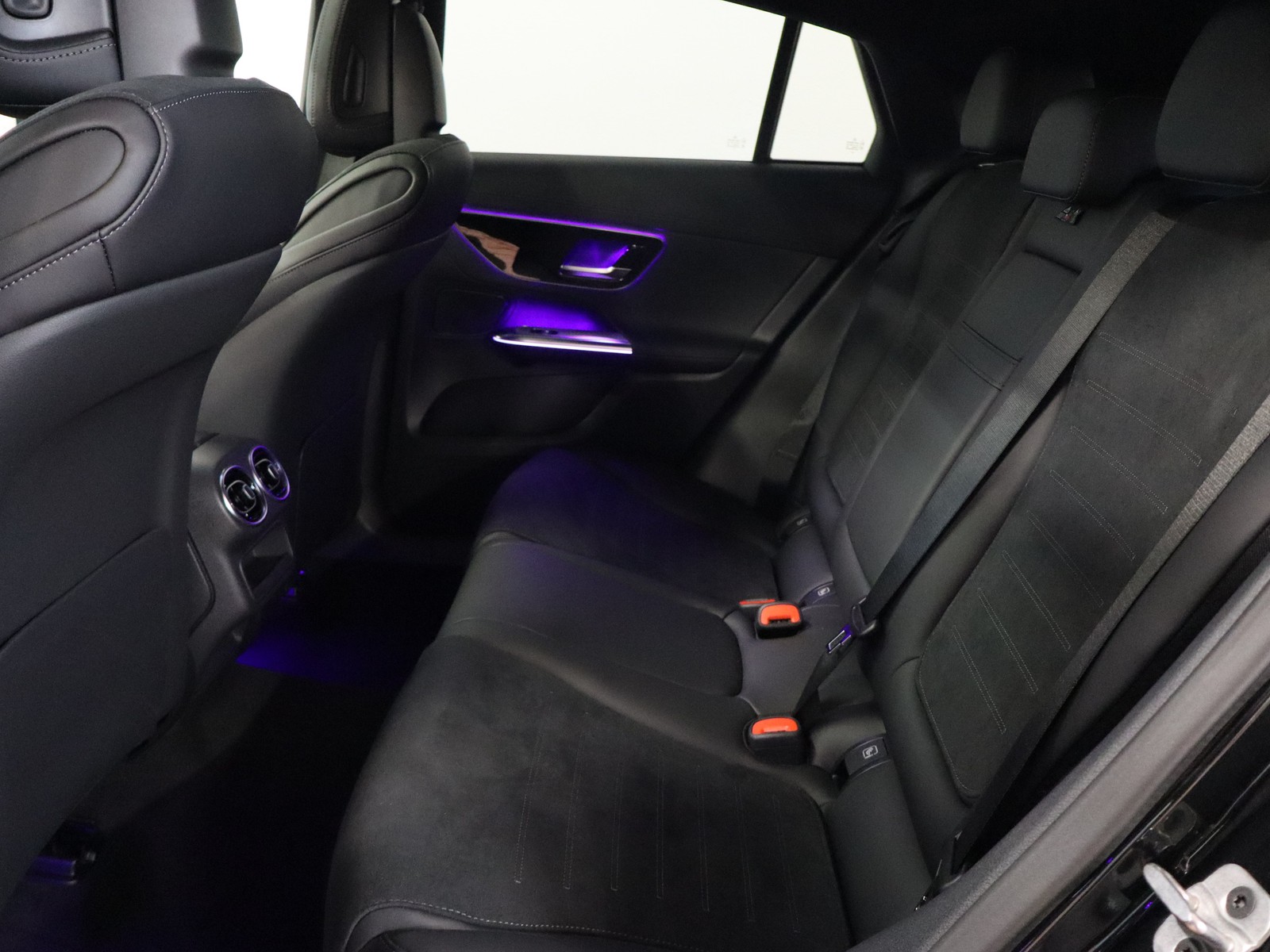 8 - Mercedes GLC coupe 300 e plug-in-hybrid amg line premium tech 4matic 9g-tronic