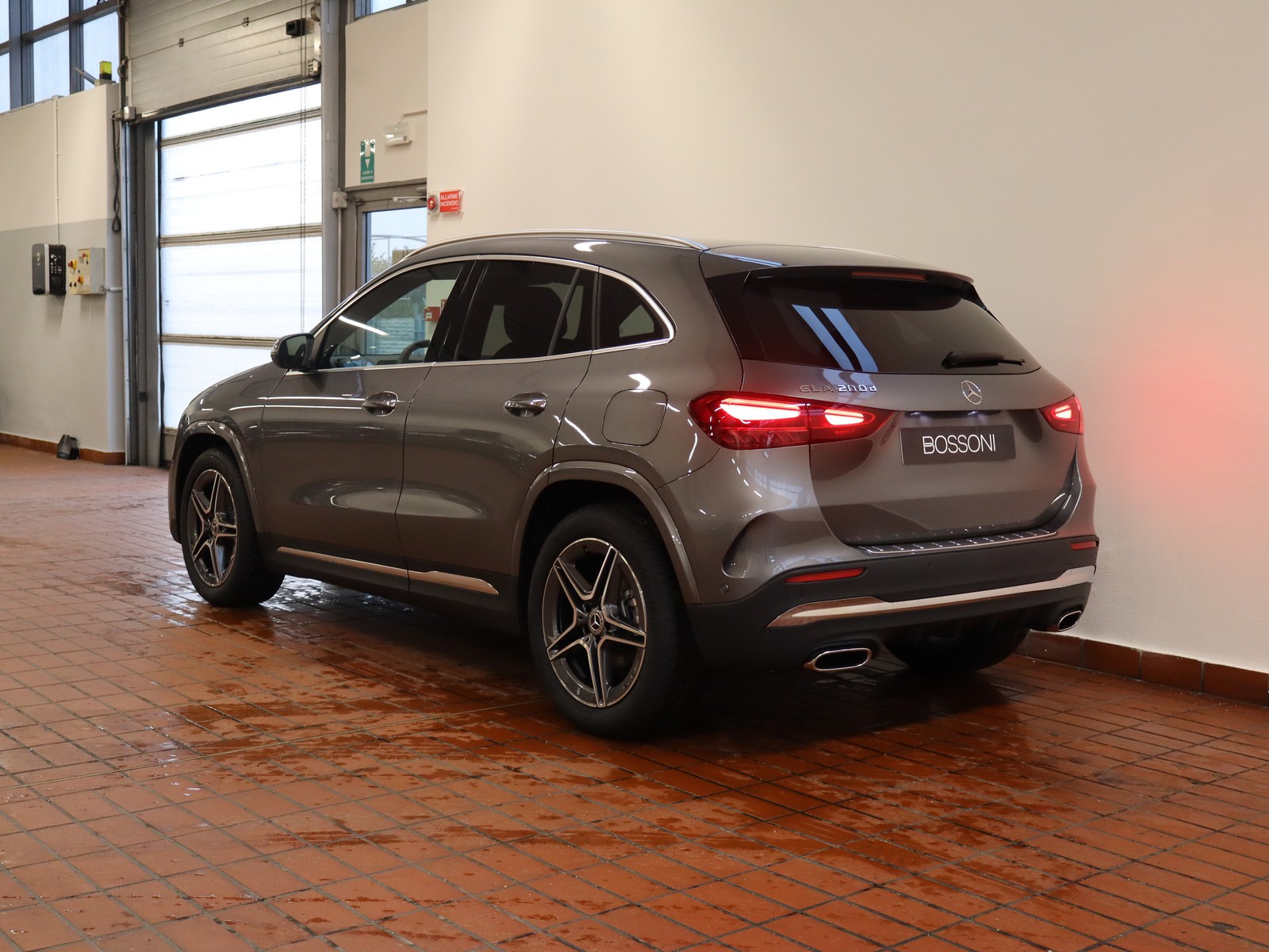 5 - Mercedes GLA 200 d amg line extra 8g-dct