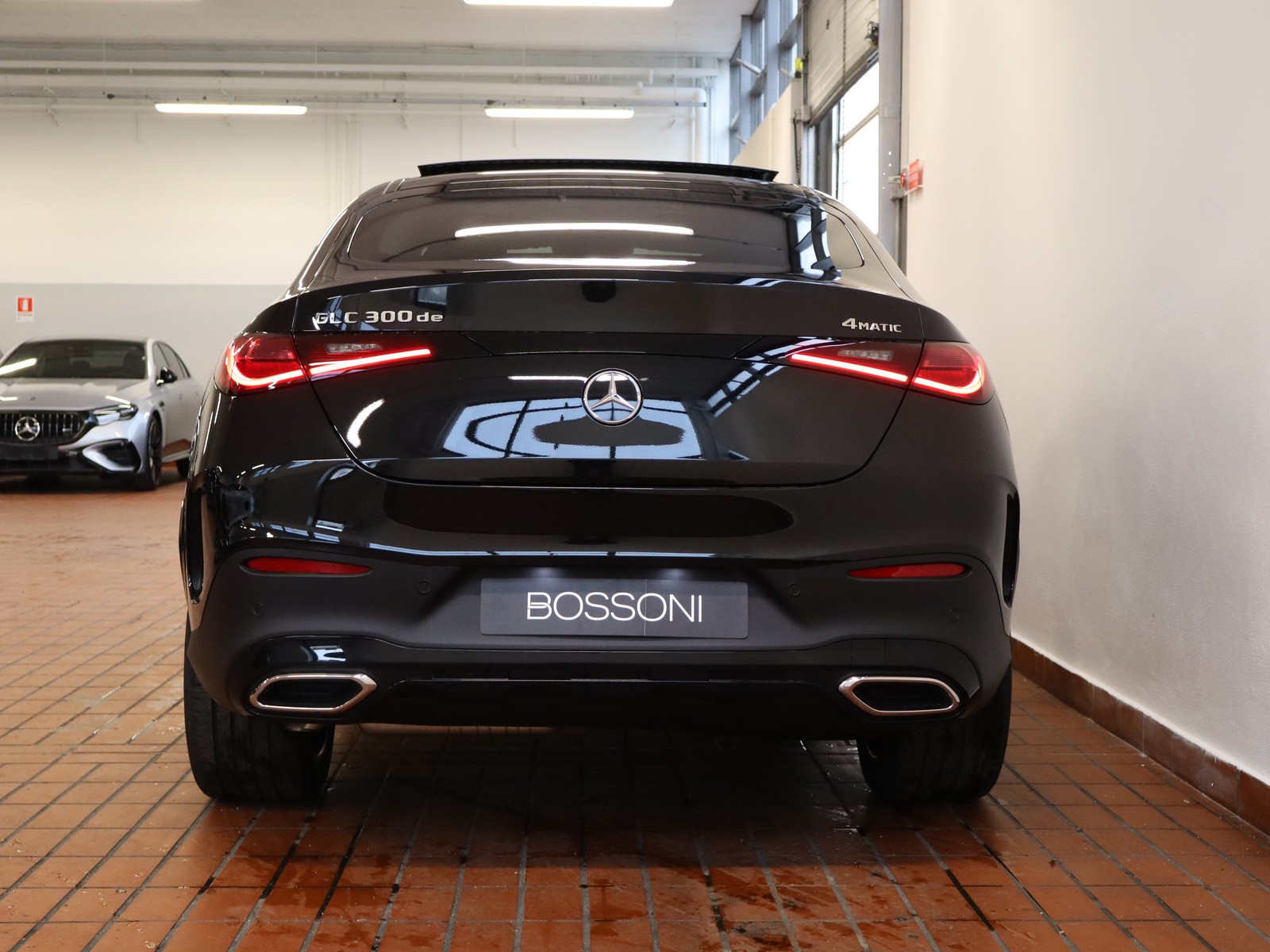 6 - Mercedes GLC coupe 300 de plug in hybrid amg line premium tech 4matic 9g-tronic