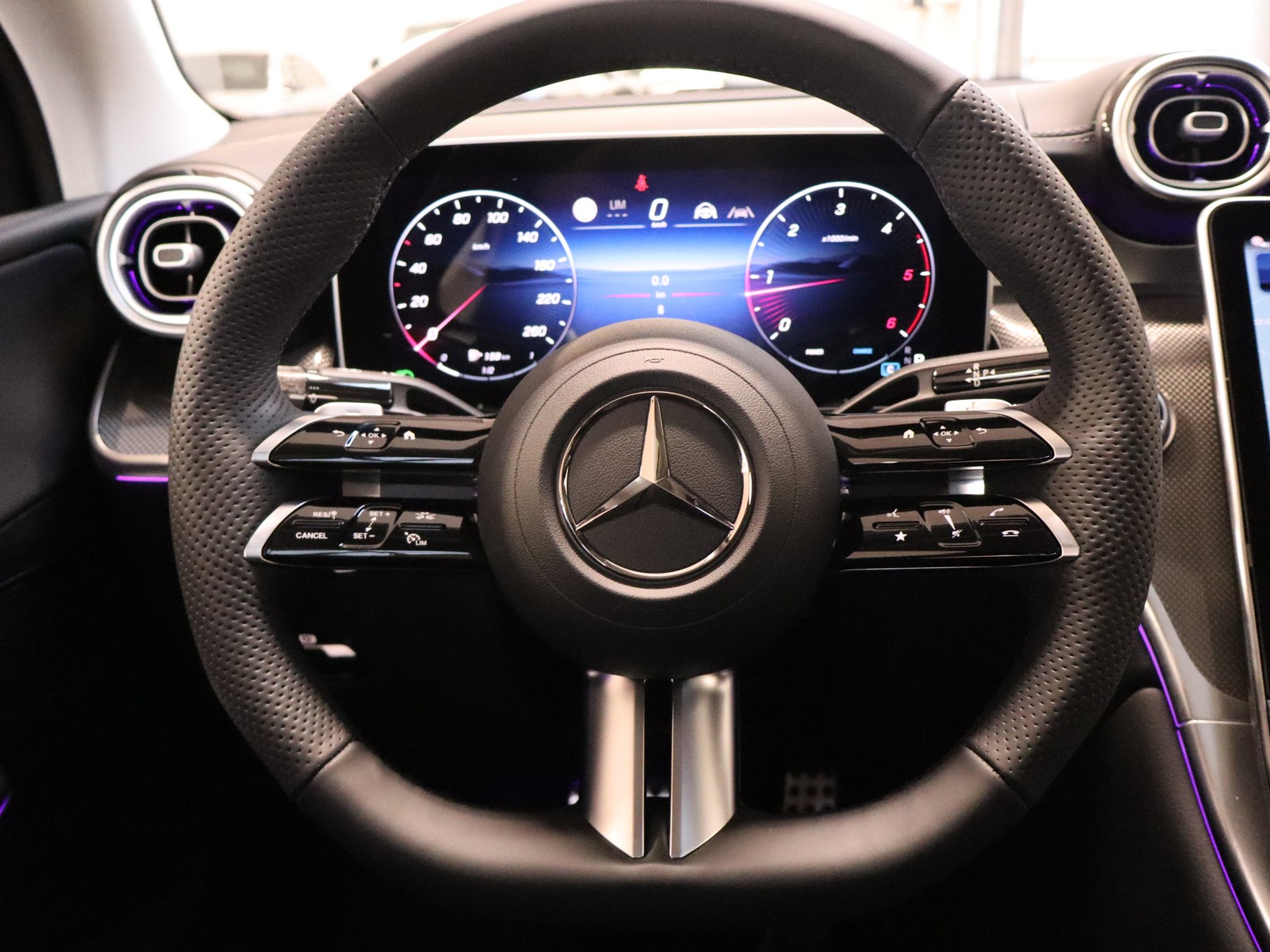 17 - Mercedes GLC coupe 220 d amg line premium 4matic 9g-tronic