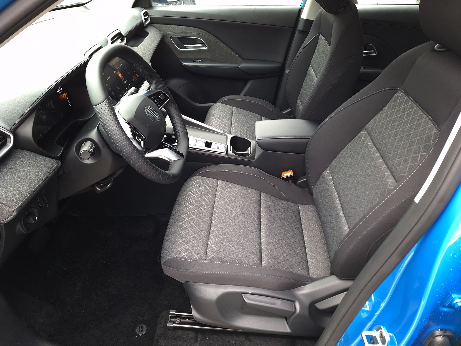 11 - Mg ZS 1.5 hybrid+ comfort auto