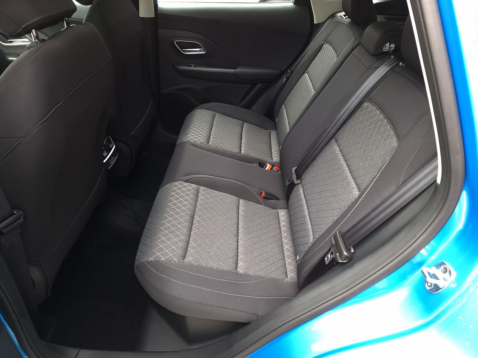 12 - Mg ZS 1.5 hybrid+ comfort auto