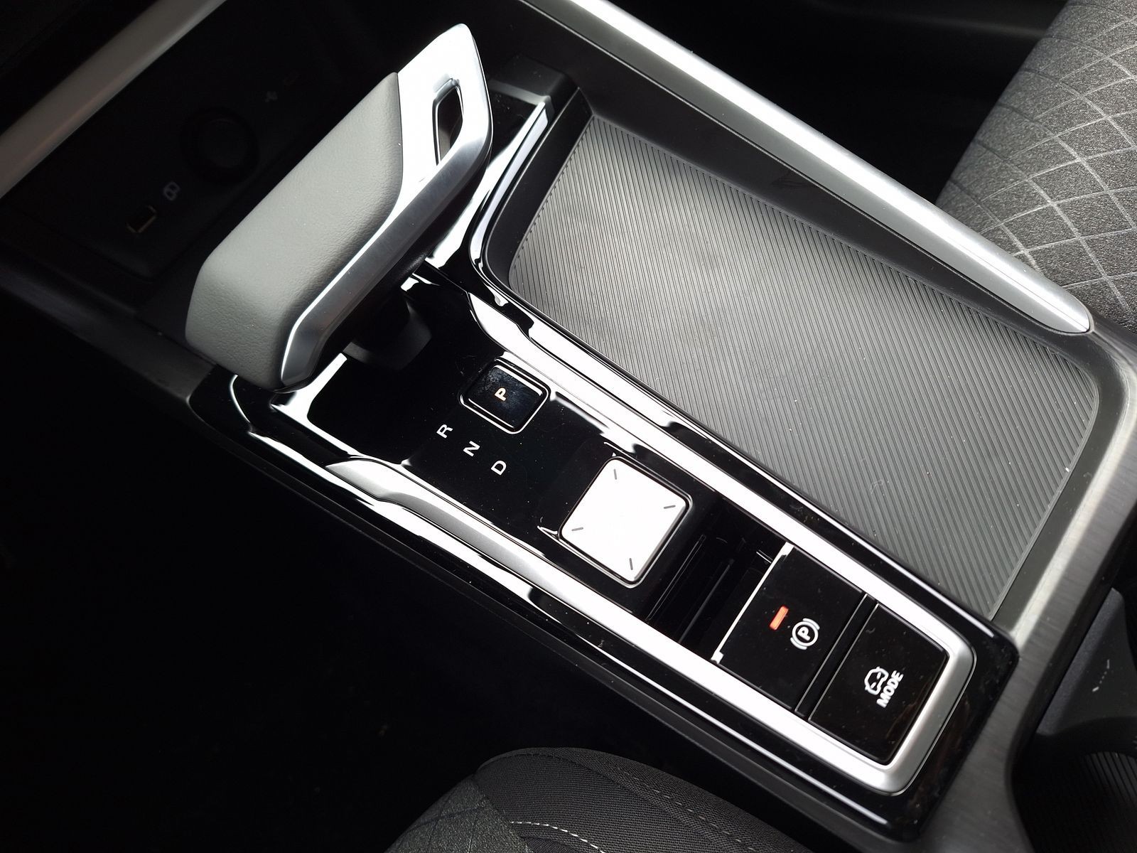 18 - Mg ZS 1.5 hybrid+ comfort auto