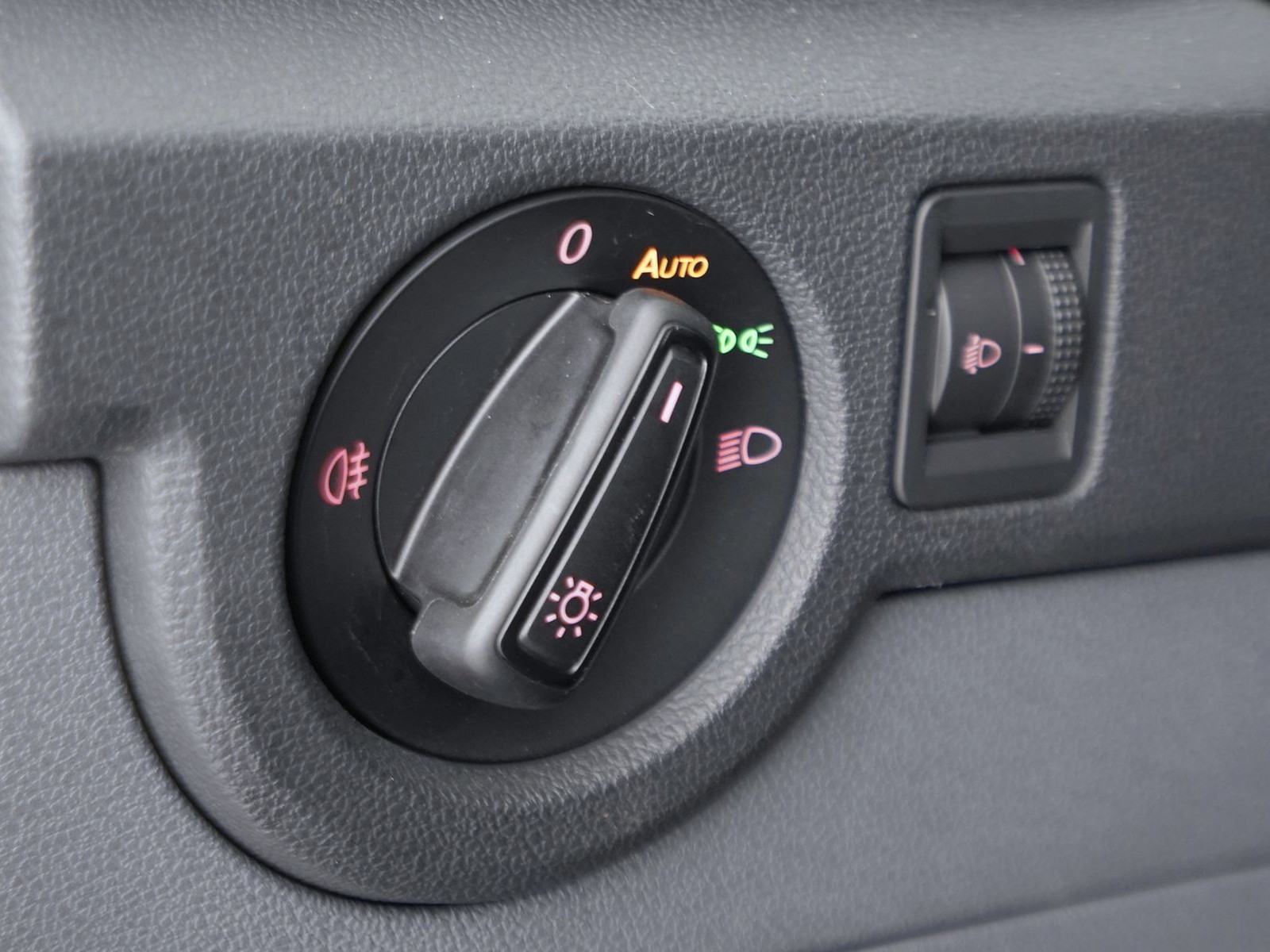 16 - Volkswagen T-Cross 1.0 tsi 110cv style