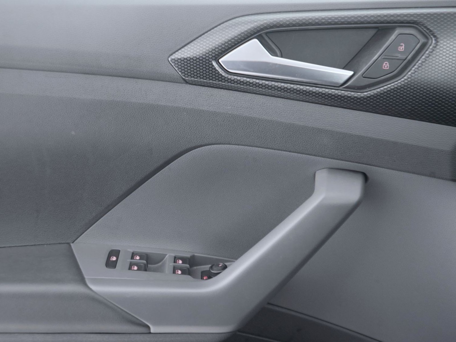 17 - Volkswagen T-Cross 1.0 tsi 110cv style