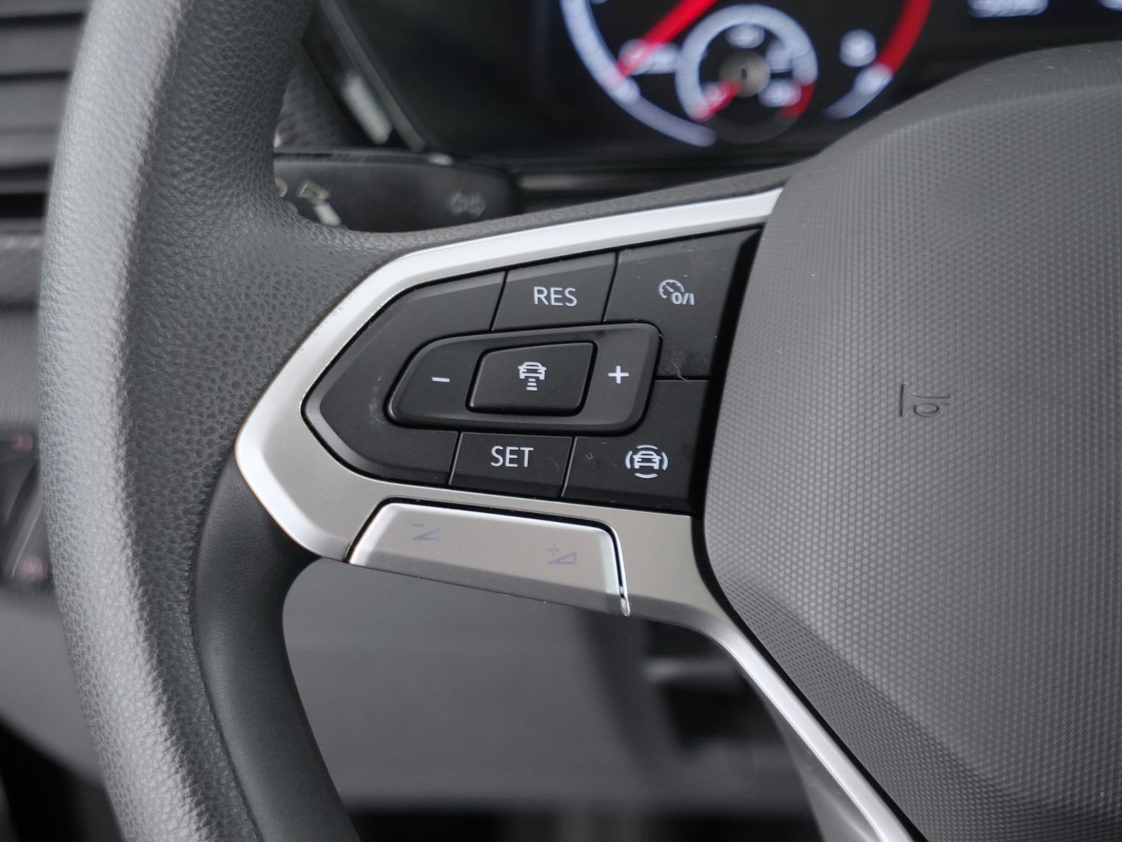 24 - Volkswagen T-Cross 1.0 tsi 110cv style